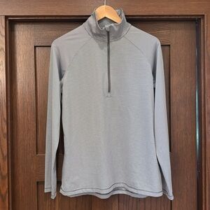 Women’s Under Armour Gray Striped HeatGear 1/4 Zip Shirt—Loose Fit, Size Medium